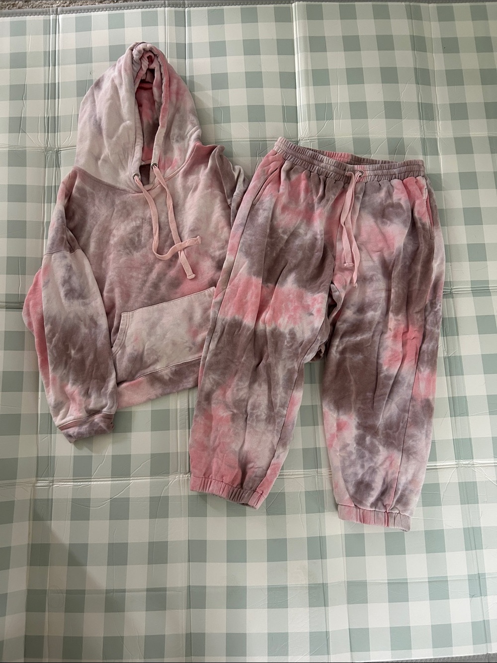 Le Lis Pink and Gray Tie-Dye Lounge Set